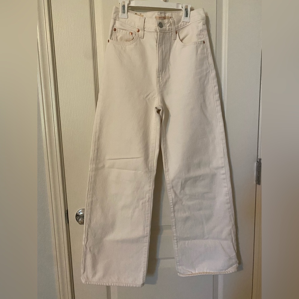 Levi’s ribcage wide leg off white jeans 25 inseam 27.25